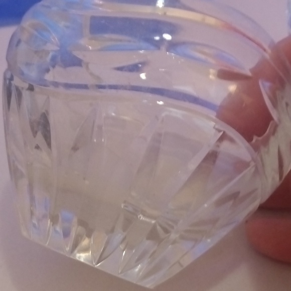 EUC Pair of candle holders for votives or tealights, wavy edge, cut glass design - Picture 7 of 7